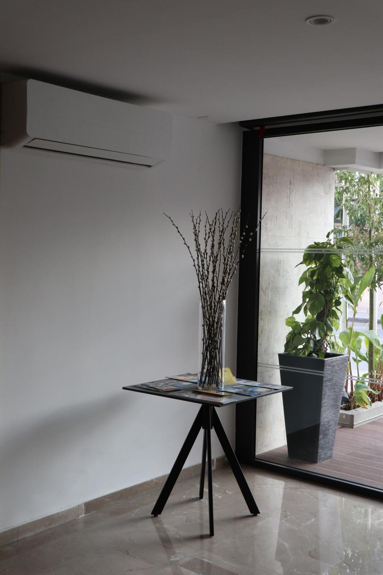 Sunflower Hotel Apartments Larnaca Ngoại thất bức ảnh